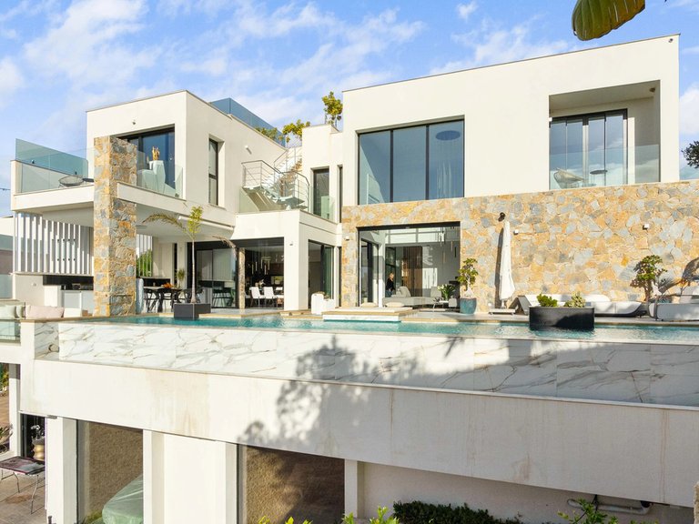 Villa for Sale in Villamartin, Alicante 2
