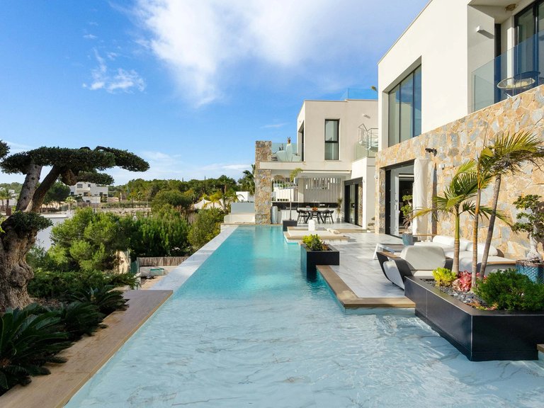 Villa for Sale in Villamartin, Alicante 3