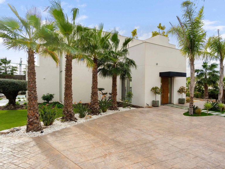 Villa for Sale in Villamartin, Alicante 4