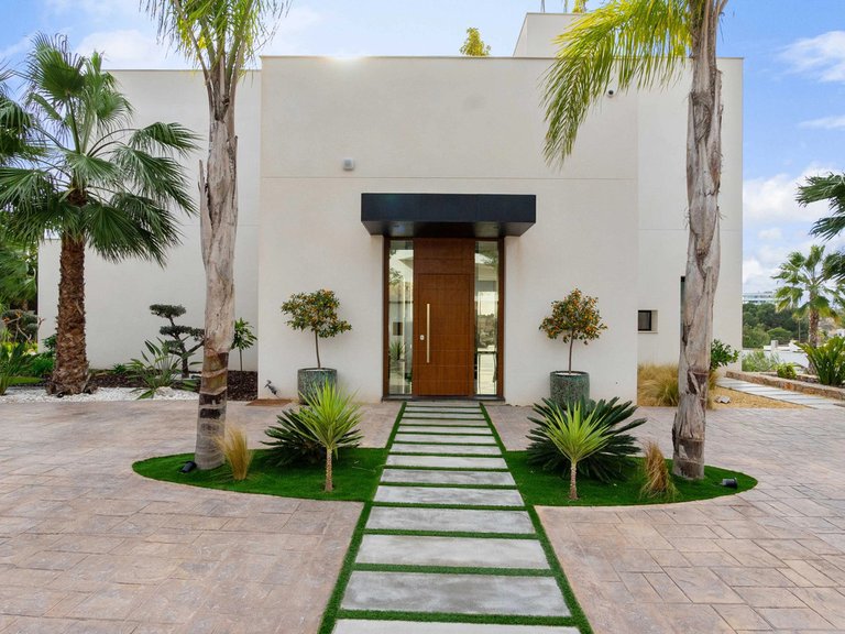 Villa for Sale in Villamartin, Alicante 6