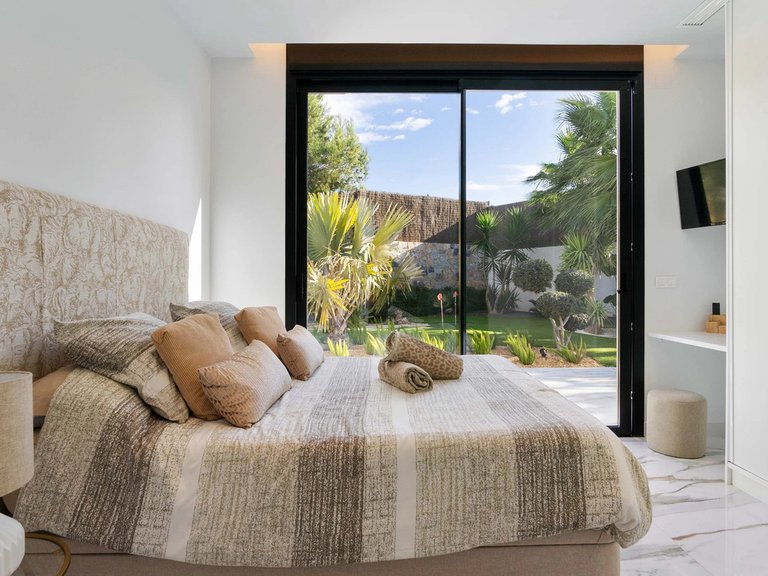 Villa for Sale in Villamartin, Alicante 27