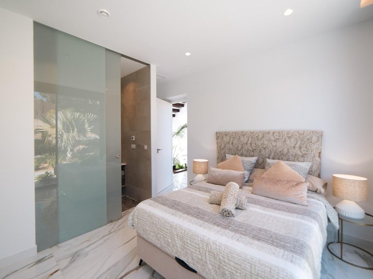 Villa for Sale in Villamartin, Alicante 28