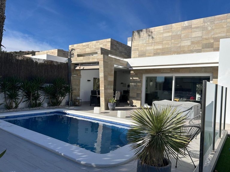 Villa for Sale in Algorfa, Alicante 1