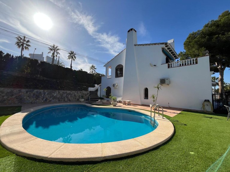 Villa for Sale in Villamartin, Alicante 2