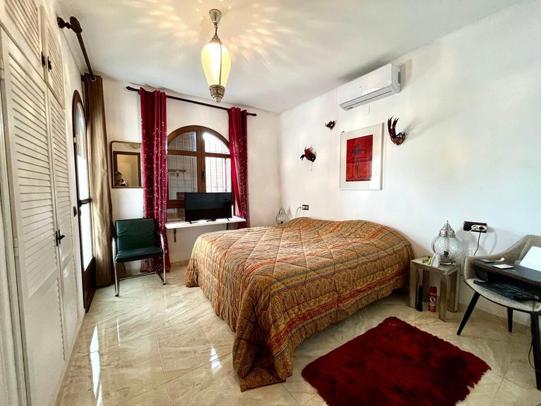 Villa for Sale in Villamartin, Alicante 38