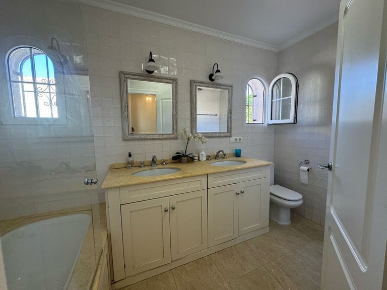 Villa for Sale in La Zenia, Alicante 4
