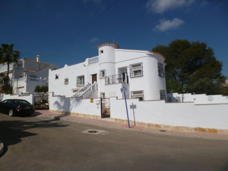 Villa for Sale in Villamartin, Alicante 12
