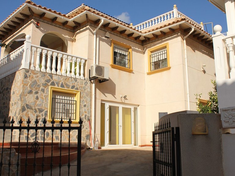 Villa for Sale in La Zenia, Alicante 2