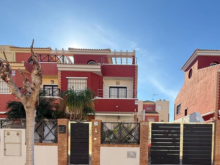 Villa for Sale in Pilar De La Horadada, Alicante 1