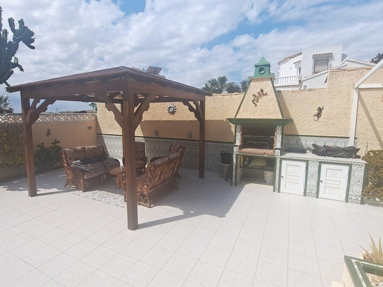 Villa for Sale in Villamartin, Alicante 3