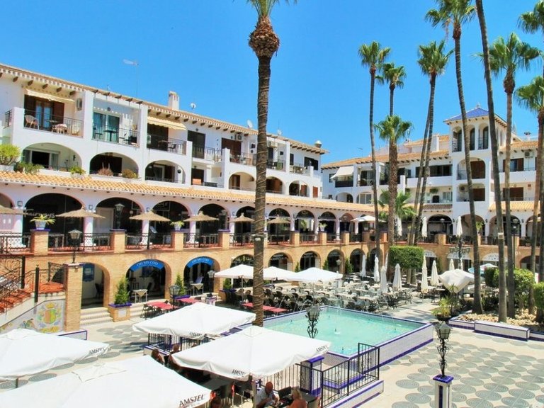 Villa for Sale in Villamartin, Alicante 38