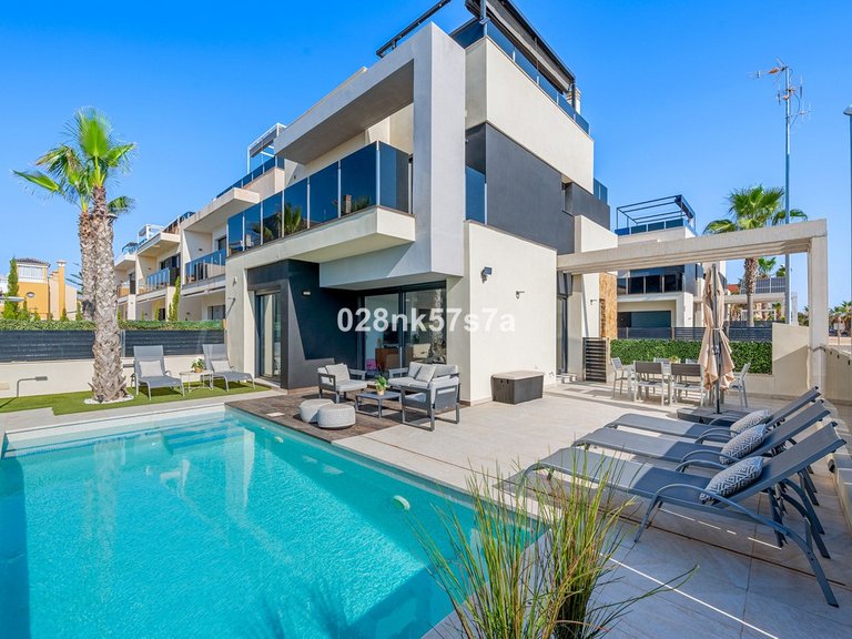 Villa for Sale in Cabo Roig, Alicante 1