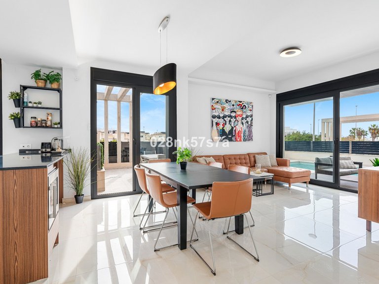 Villa for Sale in Cabo Roig, Alicante 10