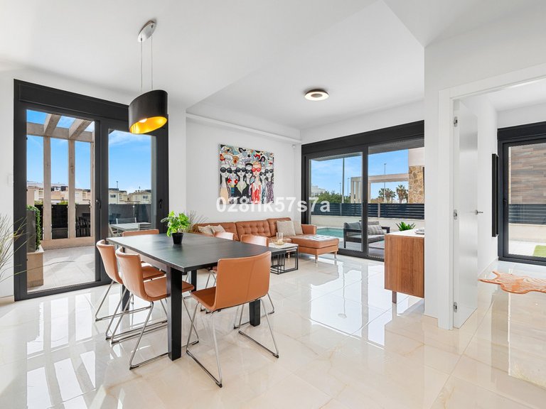 Villa for Sale in Cabo Roig, Alicante 11