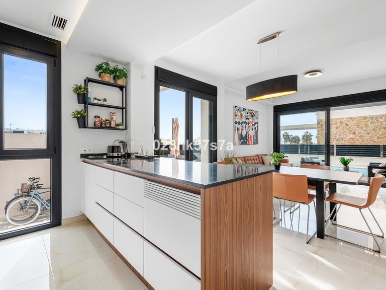 Villa for Sale in Cabo Roig, Alicante 12