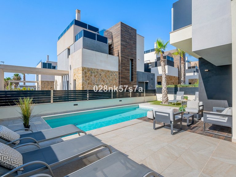 Villa for Sale in Cabo Roig, Alicante 36