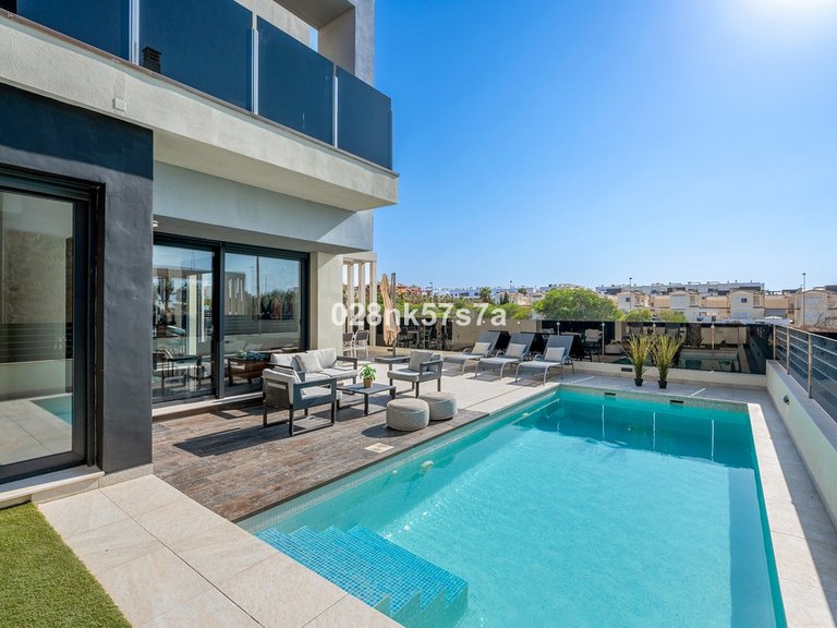 Villa for Sale in Cabo Roig, Alicante 37