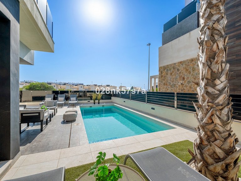 Villa for Sale in Cabo Roig, Alicante 38
