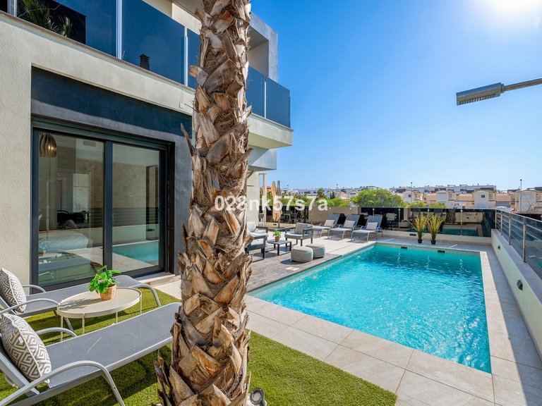 Villa for Sale in Cabo Roig, Alicante 40