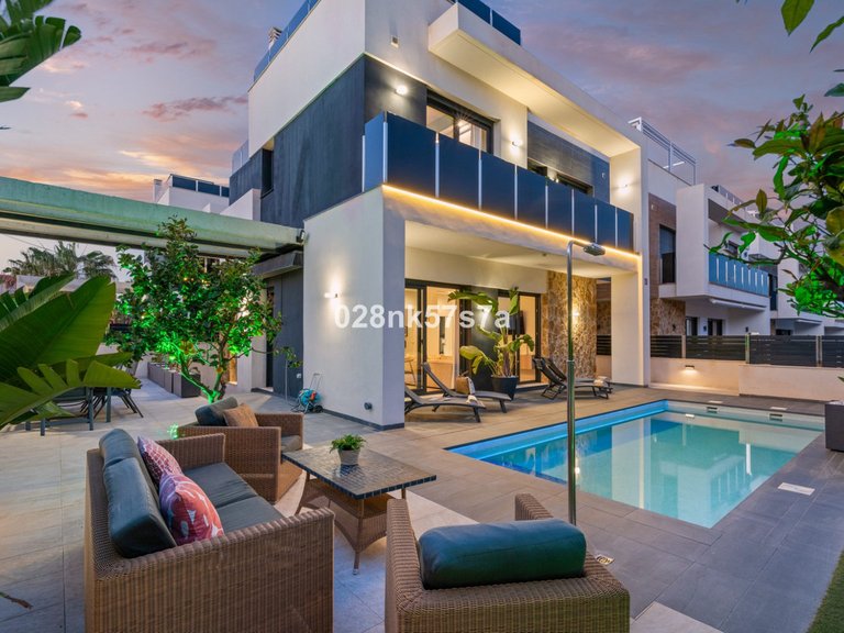 Villa for Sale in Campoamor, Alicante 1
