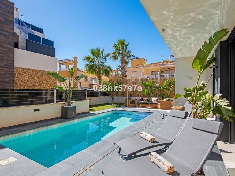Villa for Sale in Campoamor, Alicante 7