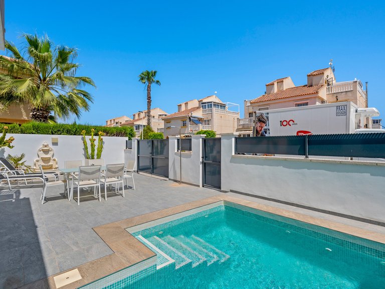 Villa for Sale in Torrevieja, Alicante 28