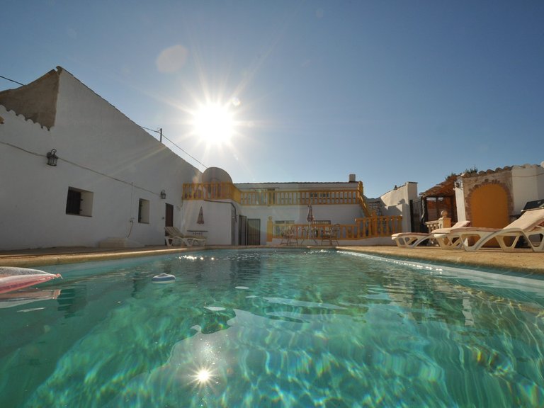 Country House for Sale in Pinoso, Alicante 2