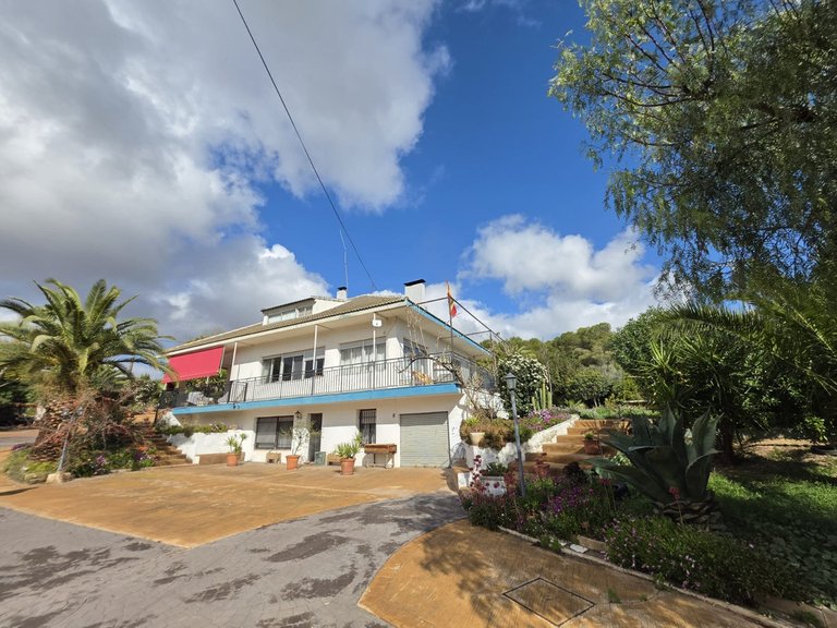 Villa for Sale in Elda, Alicante 3