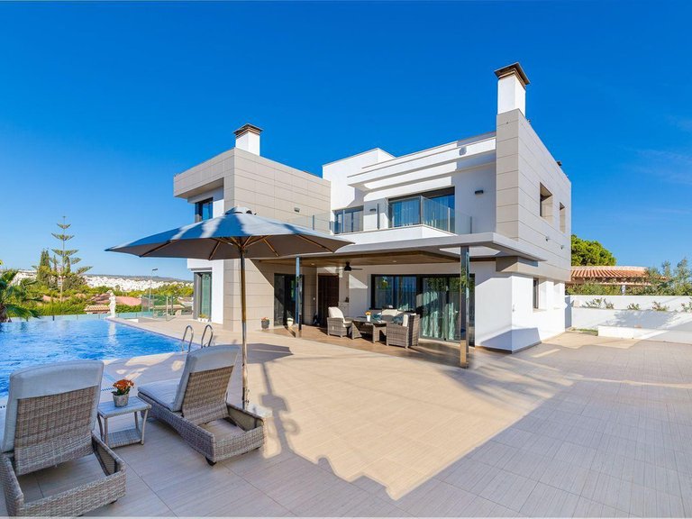 Villa for Sale in Los Balcones, Alicante 3
