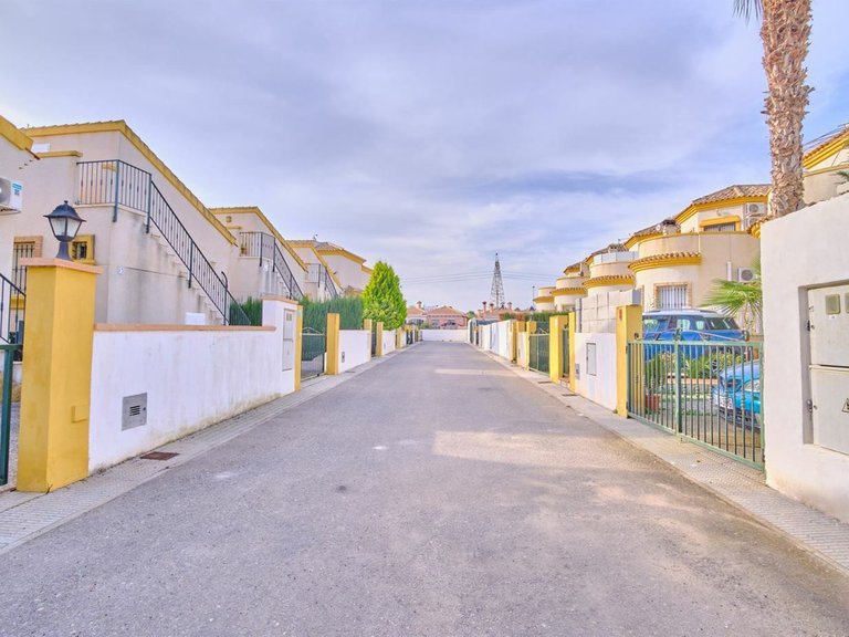 Villa for Sale in Los Montesinos, Alicante 10