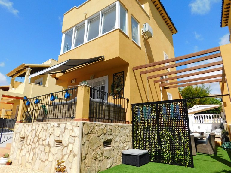 Villa for Sale in Villamartin, Alicante 5