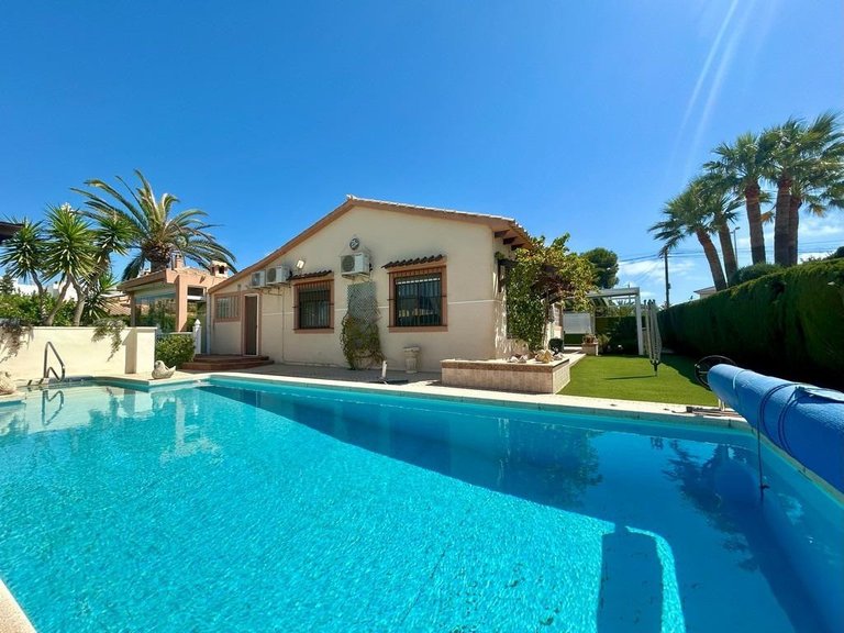 Villa for Sale in Cabo Roig, Alicante 2
