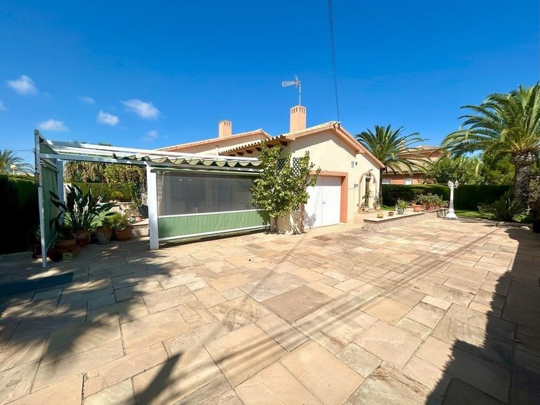 Villa for Sale in Cabo Roig, Alicante 5