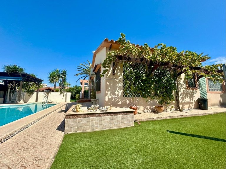 Villa for Sale in Cabo Roig, Alicante 6