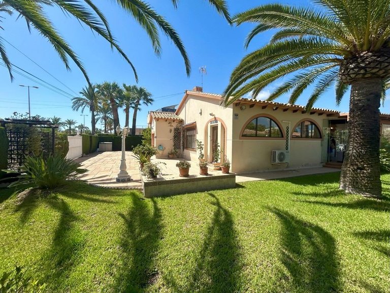 Villa for Sale in Cabo Roig, Alicante 9