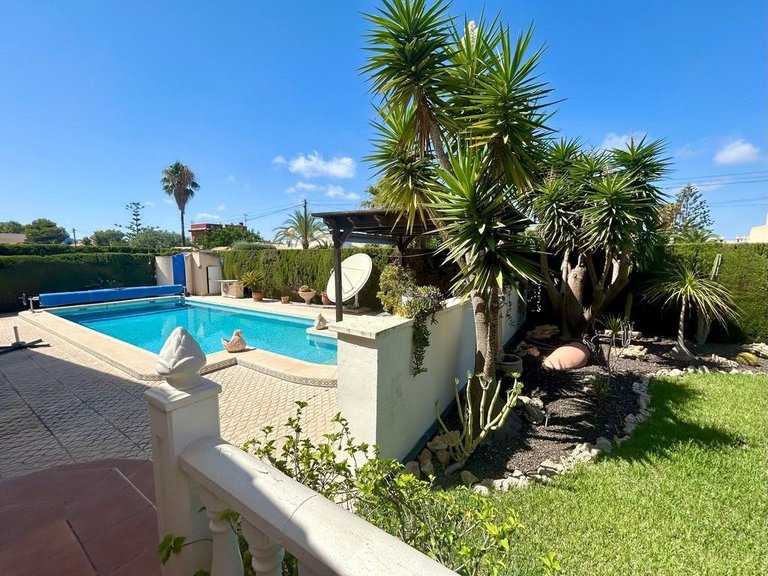 Villa for Sale in Cabo Roig, Alicante 10