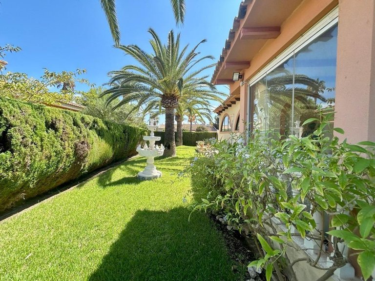 Villa for Sale in Cabo Roig, Alicante 12