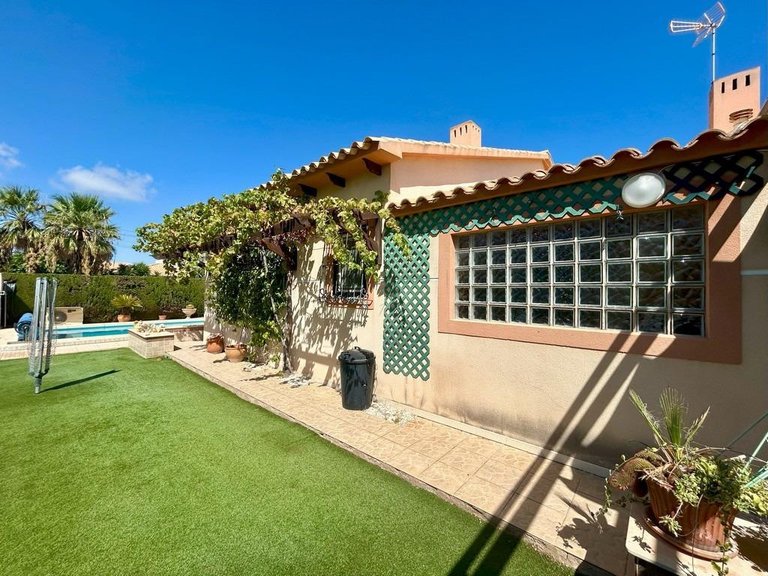 Villa for Sale in Cabo Roig, Alicante 13