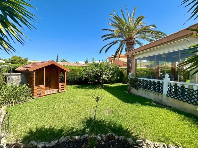 Villa for Sale in Cabo Roig, Alicante 18