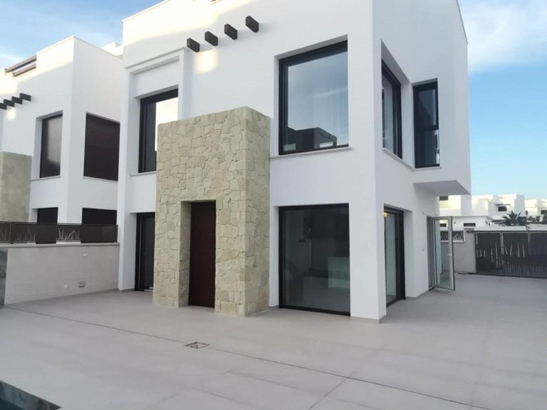 Villa for Sale in Los Montesinos, Alicante 24