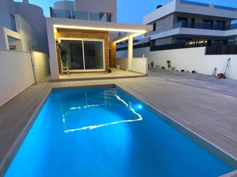 Villa for Sale in Torrevieja, Alicante 1