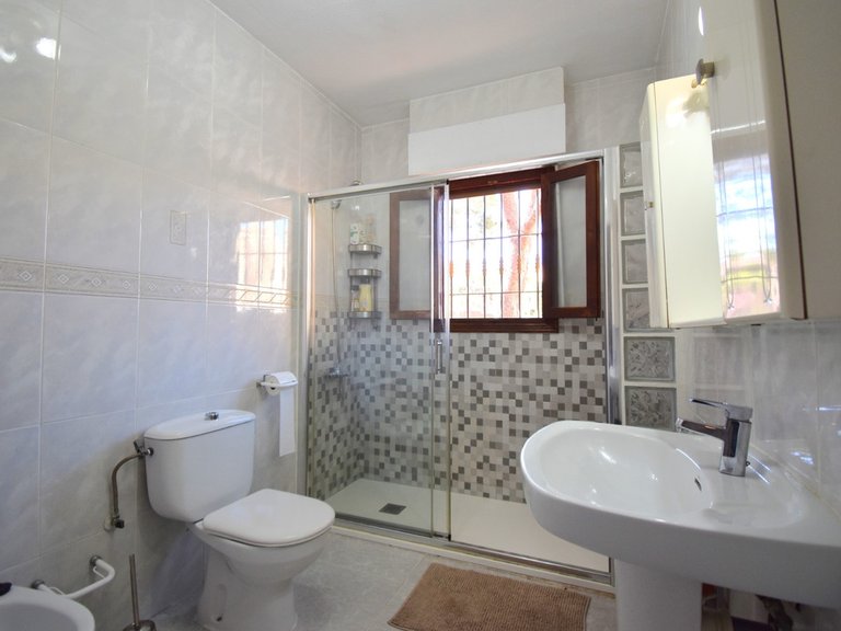 Villa for Sale in Villamartin, Alicante 18