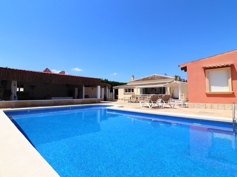 Villa for Sale in Almoradi, Alicante 4
