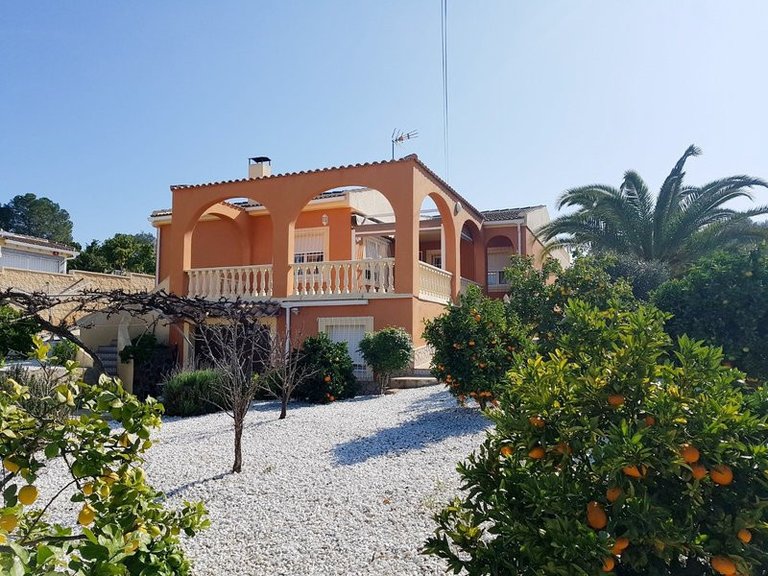 Villa for Sale in Los Balcones, Alicante 1