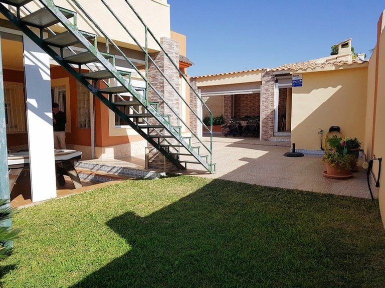 Villa for Sale in Los Balcones, Alicante 28