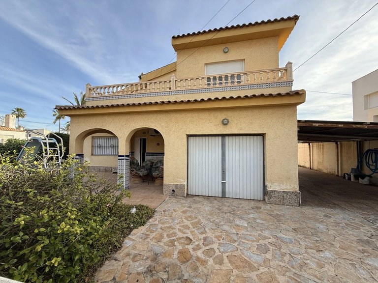 Villa for Sale in Torrevieja, Alicante 1