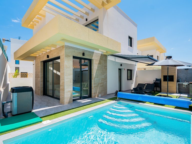 Villa for Sale in Los Montesinos, Alicante 1