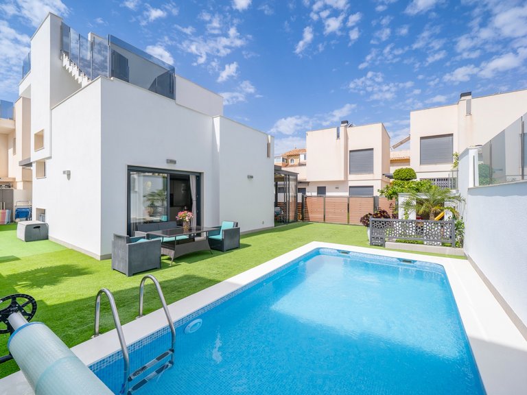 Villa for Sale in Torrevieja, Alicante 1