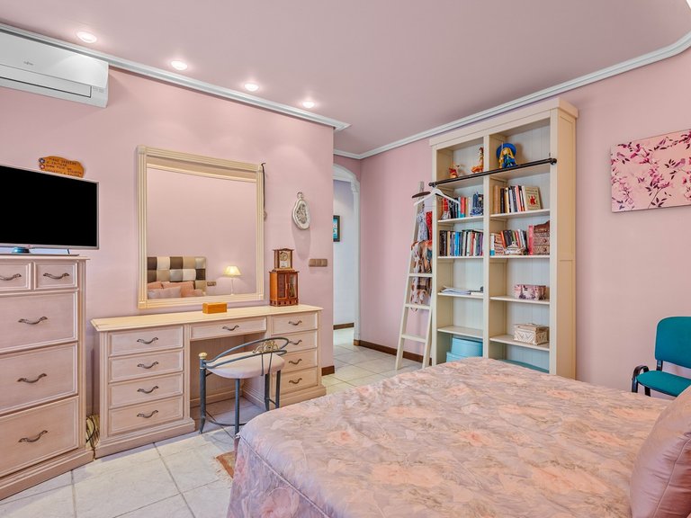 Villa for Sale in Torrevieja, Alicante 28