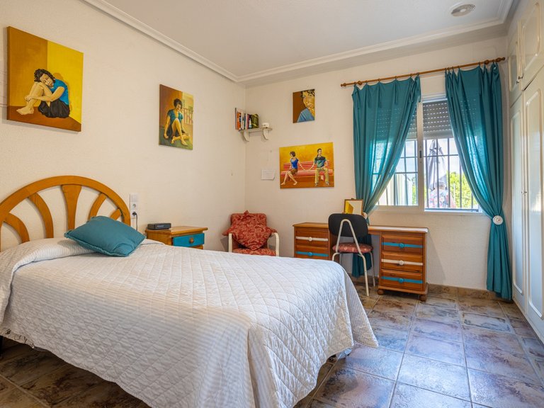 Villa for Sale in Elche, Alicante 11